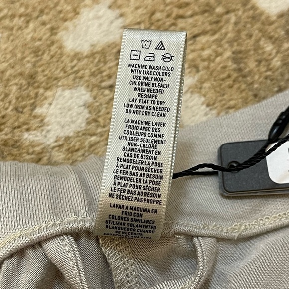 Skims NWT light sage green pajama shorts women’s size XL - Picture 8 of 9